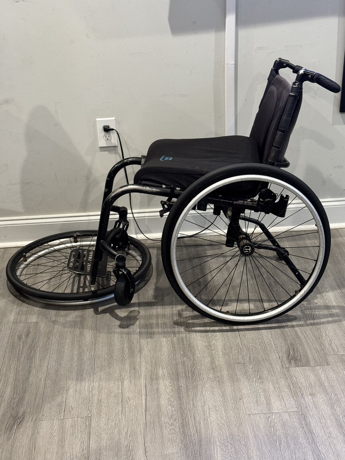 Side view of Dedrick Craft’s wheelchair